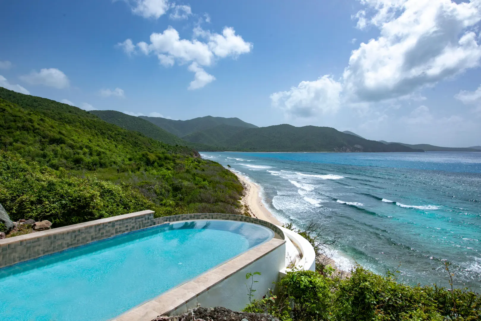 Halfmoon House Architecture and Shoreline